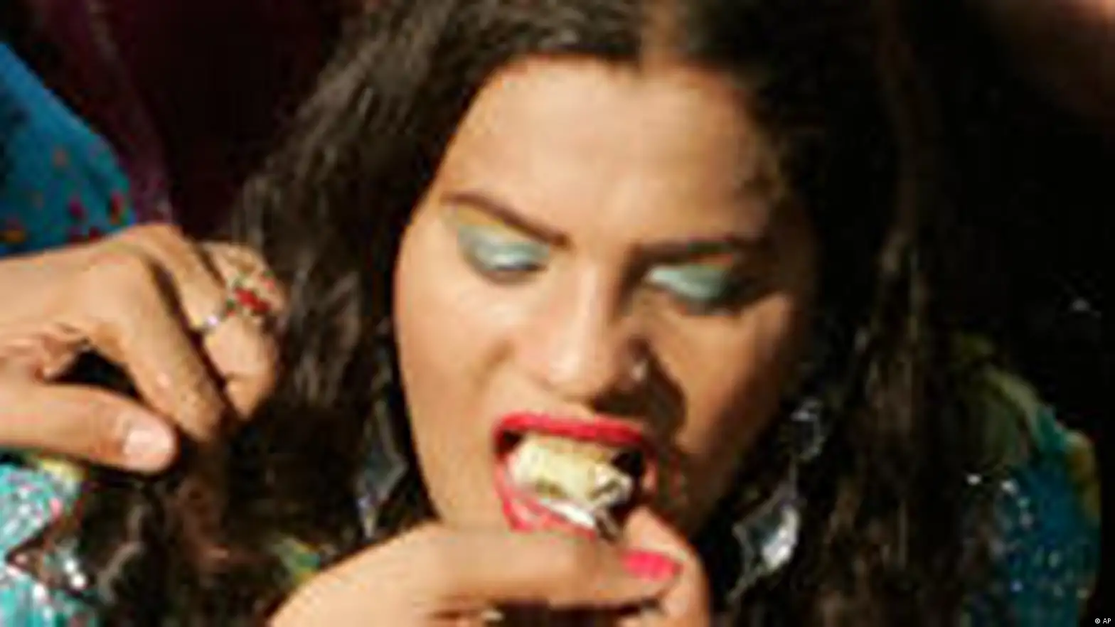 Ust-Udalik qizlar bilan jinsiy aloqa qilish Qizning yalangoch, qattiq dumba va abs