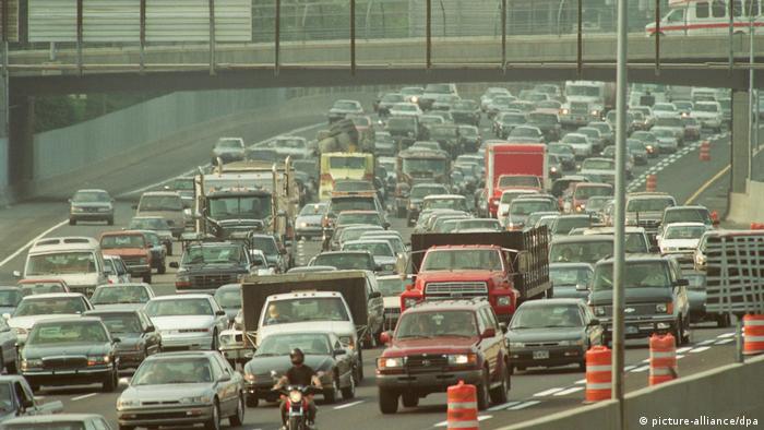 В САЩ не достигат около 80 000 шофьори на камиони.