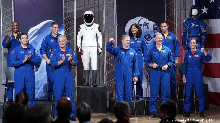 Nasa Names Astronauts For First Commercial Space Flights News Dw 03 08 18