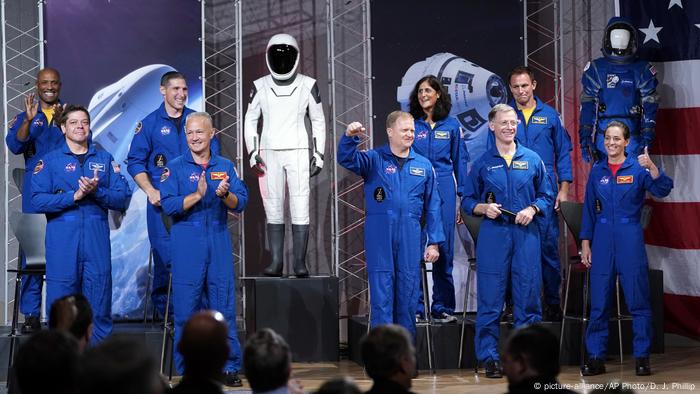 Nasa Names Astronauts For First Commercial Space Flights News Dw 03 08 18