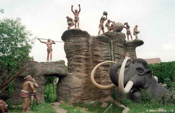 En Kleinwelka bei Bautzen im Saurierpark von Franz Gruß entsteht ein neues Bild der Evolutionsgeschichte.