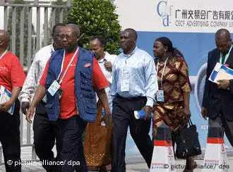 African traders arrive for the 104th China Import and Export Fair, known as Canton Fair, in Guangzhou city, south Chinas Guangdong province, October 15, 2008. Trade between China and Africa reached a record 106.84 billion U.S. dollars in 2008, up 45.1 percent from a year earlier, customs figures showed Wednesday (February 11, 2009). Exports to Africa reached 50.84 billion U.S. dollars, up 36.3 percent. Imports from Africa hit 56 billion U.S. dollars, up 54 percent. Foto: Wang kai sh/Imaginechina +++(c) dpa - Report+++ ### Verwendung nur in Deutschland, usage Germany only ###