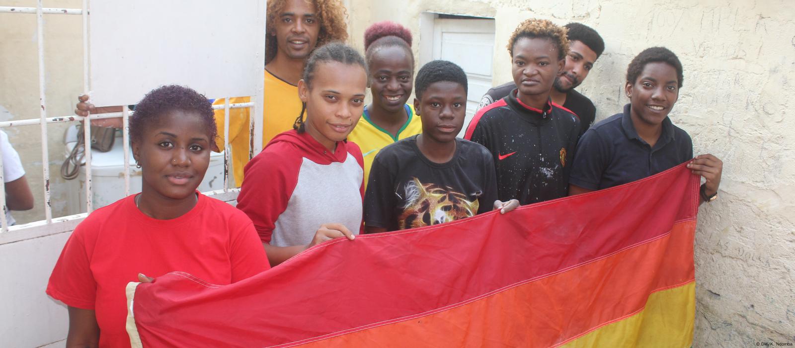 Primeira associação LGBT em Angola espera mudanças – DW – 06/08/2018