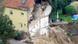 Zerrissenes Haus am Abgrund (Foto: AP) Zerrissenes Haus am Abgrund (Foto: AP)