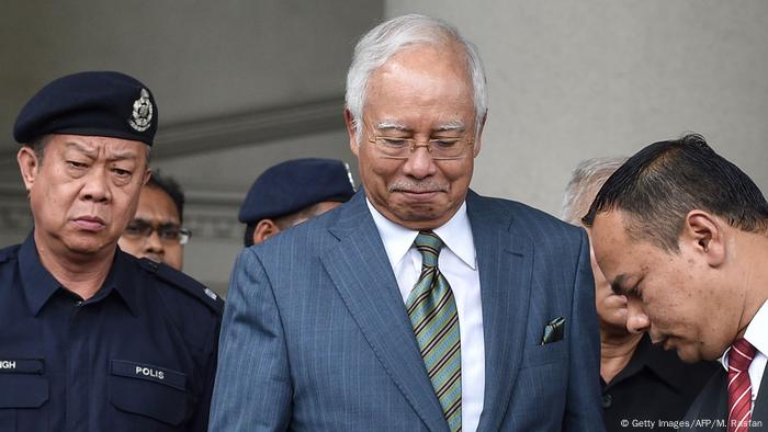 Wife Of Malaysian Ex Pm Najib Razak Charged With Money Laundering News Dw 04 10 2018