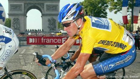 Paris Tour de France 2002 Lance Armstrong (picture-alliance/dpa/G. Breloer)