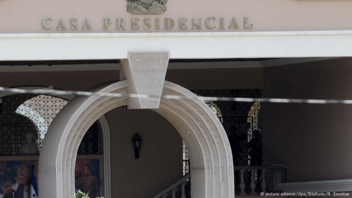 El Despacho Presidencial establece una conexión los orígenes mayas de Honduras, de ahí su forma de letra Q que viene del Altar Q en Copán. El Palacio José Cecilio del Valle es un edificio que comenzó a construirse en 1988 y fue diseñado por Jorge Luciano Durón Bustillo, quien centró la obra en la cultura e historia de Honduras. La edificación resalta las raíces del pueblo Maya. 