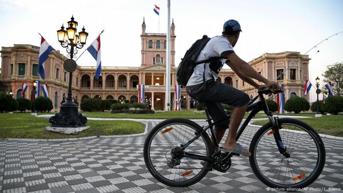 La sede del gobierno de Paraguay es uno de los edificios más emblemáticos de la capital paraguaya, Asunción. Construido en estilo neoclásico, es Tesoro del Patrimonio Cultural Material de Asunción. El Palacio ofrece un espectáculo lumínico durante la noche y tiene una hermosa vista desde la costanera de Asunción.