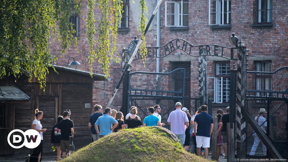 Jewish-Muslim youth group visits Auschwitz – DW – 08/10/2018