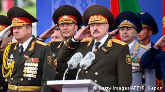 Александр Лукашенко на военном параде 3 июля 2018 года 