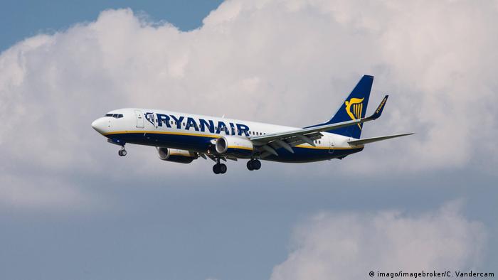 Ryanair Flugzeug im Flug 