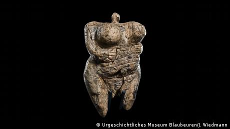Pressebilder Ausstellung Gropius Bau | Bewegte Zeiten. Archäologie in Deutschland | Venus vom Hohle Fels