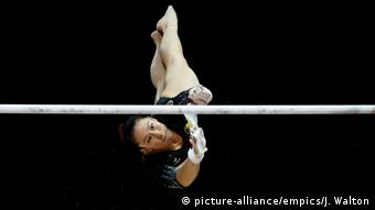Kim Bui turnt bei den European Championships in Glasgow im Finale am Stufenbarren (Foto: picture-alliance/empics/J. Walton)