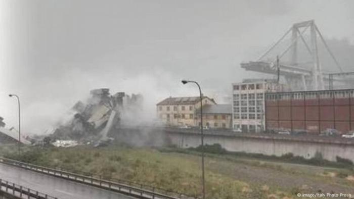 Italien Autobahnbrücke bei Genua eingestürzt foto IPP da video genova 14 08 2018 crollo cedimento s (imago/Italy Photo Press)