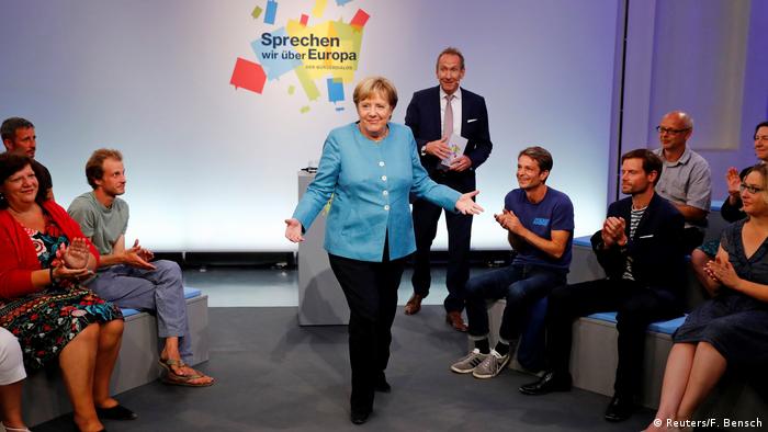 Deutschland Bundeskanzlerin Merkel stellt sich Fragen der Bürger in Jena