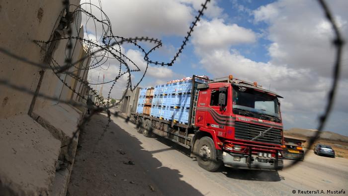 Gazastreifen Grenzübergang Kerem Shalom | LKW Durchfahrt nach Rafah (Reuters/I.A. Mustafa)