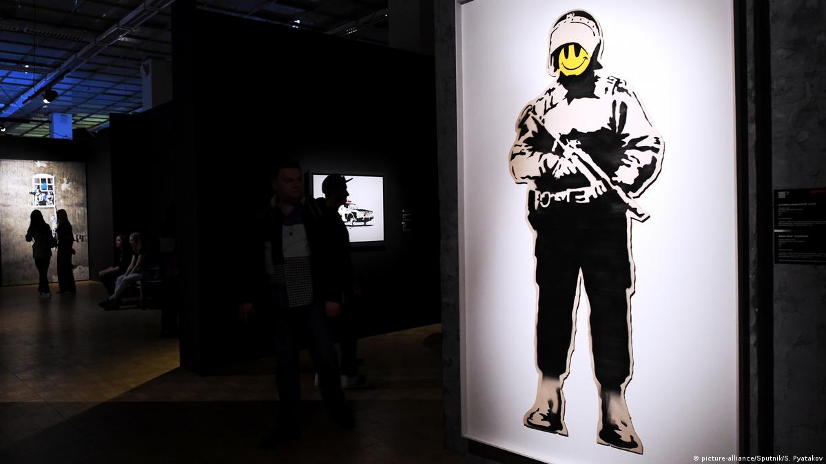 大幅値下げBanksy ケイト・モス シルクスクリーン作品・額装済み Banksy（バンクシー）Kate Moss（Gold）- WCP Reproductionを販売！ ー