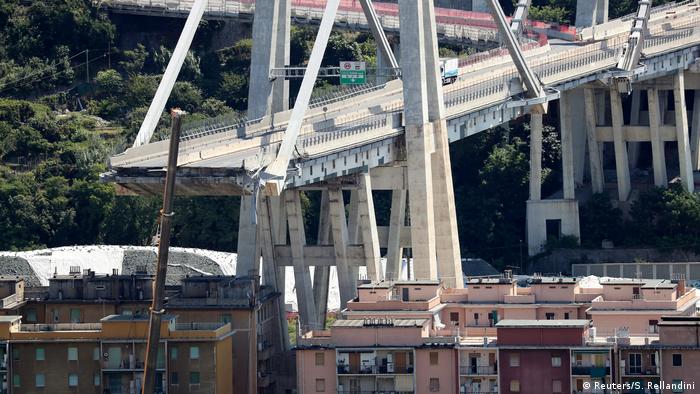 Italy Opens Probe Into Operator Of Collapsed Genoa Bridge News Dw 17 08 2018