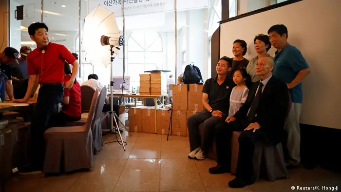 Südkorea - Ausgewählte Familien warten darauf mit ihren Verwandten wieder vereint zu werden (Reuters/K. Hong-Ji)