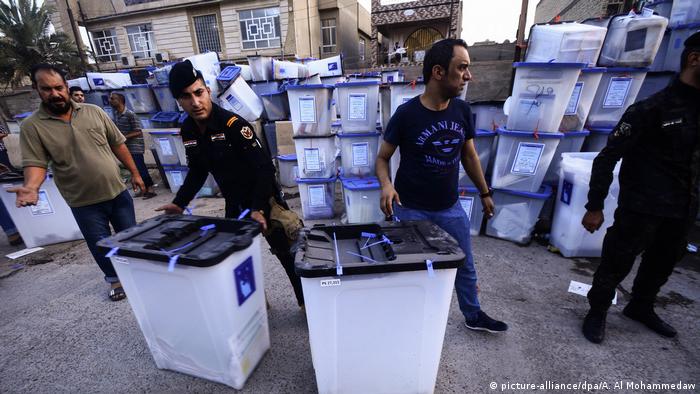 Brand in Lagerhäusern mit Stimmzetteln von Irak-Wahl