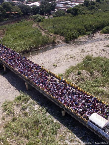 A Staggering Exodus: Millions of Venezuelans Are Leaving the Country, on  Foot - The New York Times