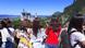 Touristen am Schloss Neuschwanstein im Sommer Touristen am Schloss Neuschwanstein im Sommer