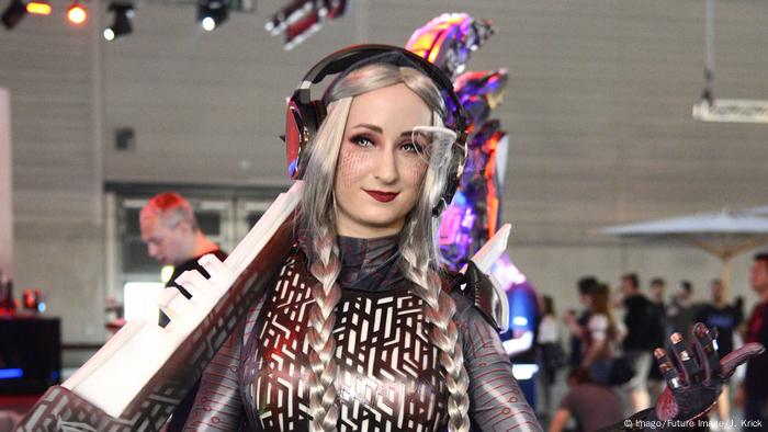 Es lohnt sich, den Cosplay-Teil der Messe zu besuchen.  Jeder kann seine eigenen Kostüme zu einem speziellen Cosplay-Wettbewerb einreichen und am letzten Messetag der Öffentlichkeit präsentieren.