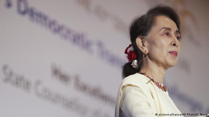 Singapore | Aung San Suu Kyi (picture-alliance/AP Photo/D. Wong)
