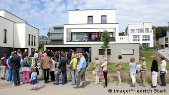 Очередь на осмотр дома в Дортмунде (фото из архива)