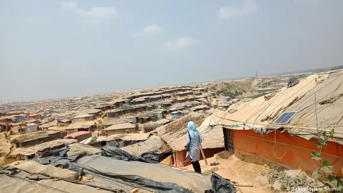 Die Menschen im Flüchtlingslager in der Nähe der Stadt Cox's Bazar leben dicht gedrängt in Hütten. Social distancing ist hier nahezu unmöglich.