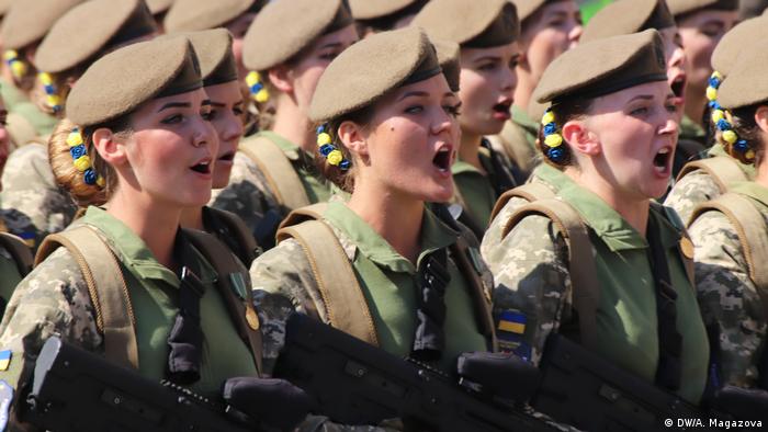 Тисячі жінок в Україні мають стати на військовий облік у 2022 році