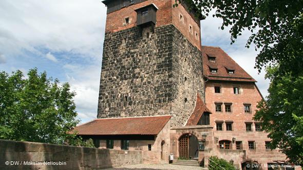 Многие молодежные турбазы расположены в замках или исторических зданиях. Например, в Нюрнберге - в бывших Императорских конюшнях