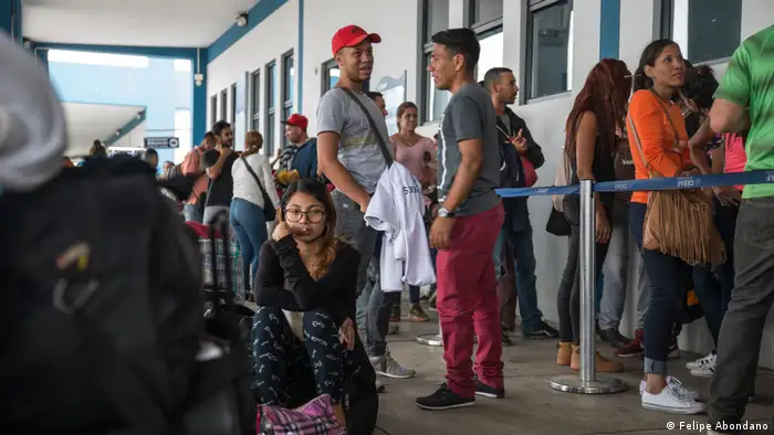Peru Venezolanische Familien fliehen nach Peru (Felipe Abondano)