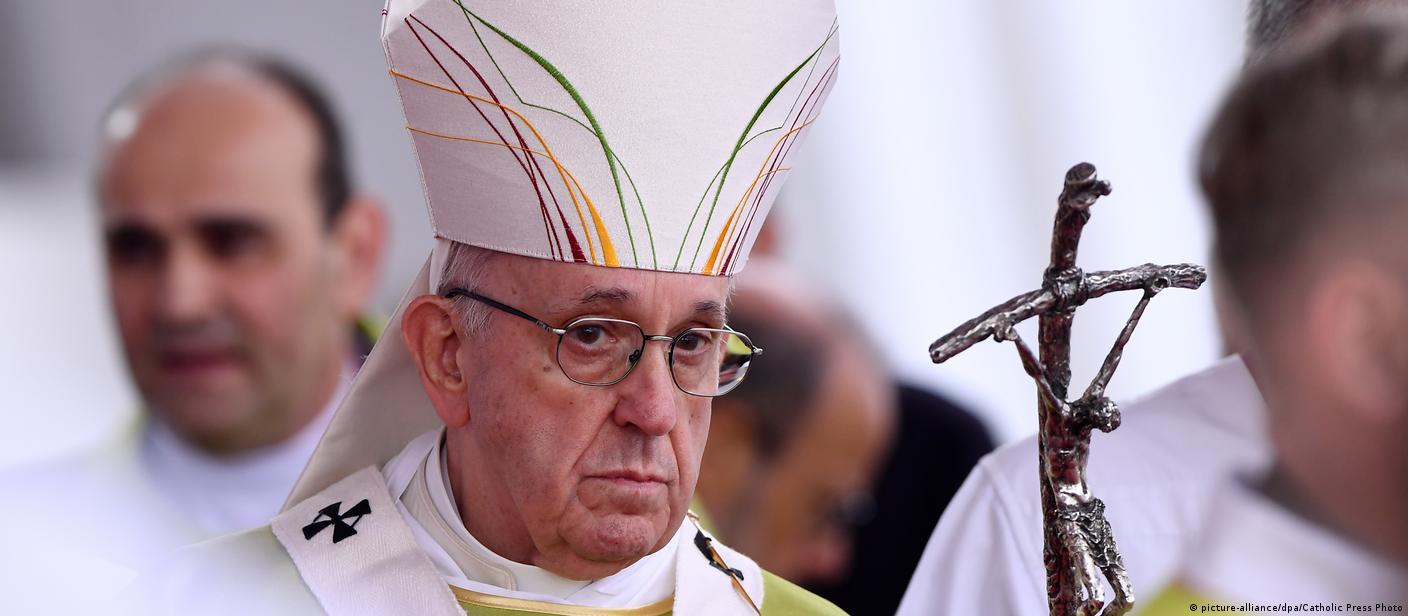 Ex-Vatican envoy: Pope abuse scandal – DW – 08/26/2018