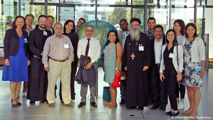 Four religions, one world: Representatives of the Bahà'ì Faith, Judaism, Islam and Christianity at DW Akademie's media training in Bonn.