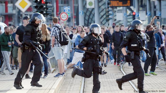 Chemnitz Abbruch von Stadtfest (picture-alliance/dpa/A. Seidel)