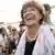 Lachende Ministerin an ihrem spanischen Urlaubsort (Foto: AP)