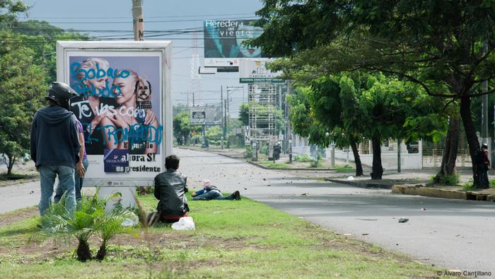 Exposición fotográfica Miradas en Resistencia Represión UNI (Álvaro Cantillano)