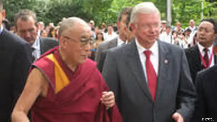 Pressekonferenz Roland Koch und Dalai Lama