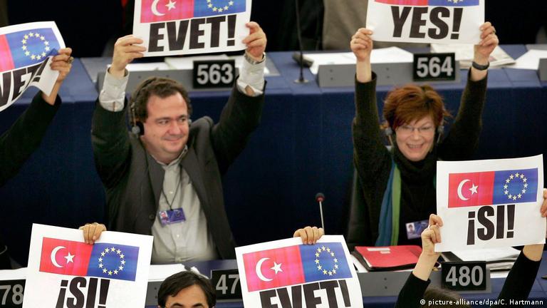 2005'te Türkiye ile üyelik müzakerelerinin başlatılması yönünde oy kullanan Avrupa Parlamentosu vekilleri