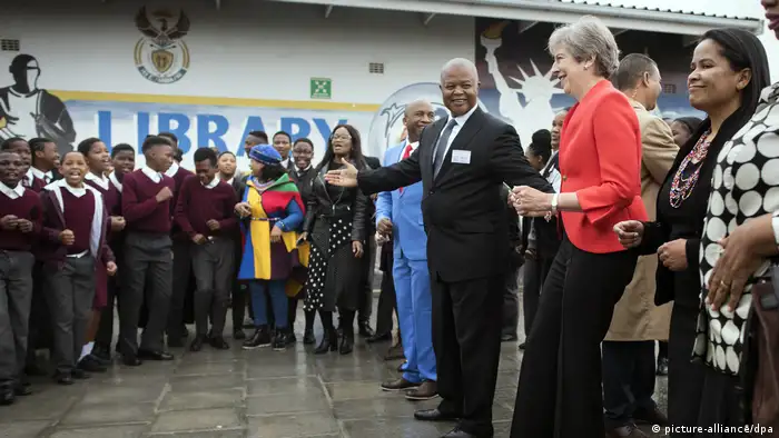 Kuriose Staatsempfänge Britische Premierministerin besucht Afrika (picture-alliance/dpa)