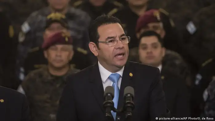 Guatemala Rede Präsident Jimmy Morales (picture-alliance/AP Photo/O. de Roos)