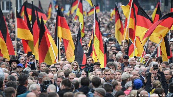 Chemnitz: Wspólna manifestacja zorganizowana przez AfD i ruch Pegida (01.09.2018)