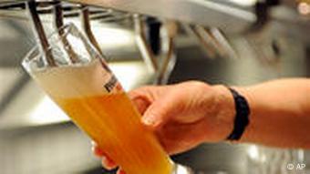 Symbolbild Bier, Weizenbier Zapfen