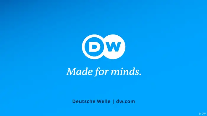 Logo-Tafel DW mit Claim „Made for minds.“ mit URL als Abbinder in Videos