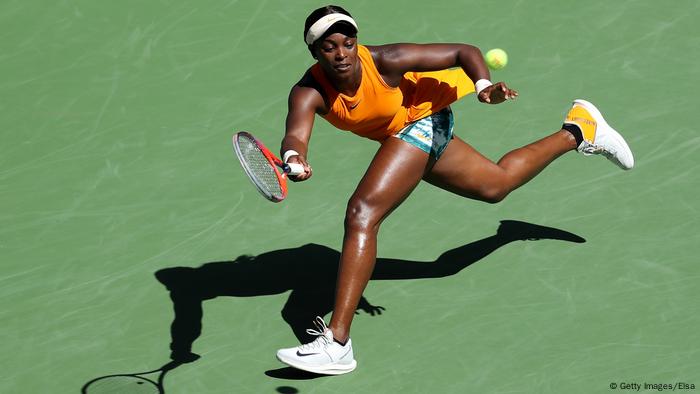 Us Open Defending Champion Sloane Stephens Slumps To Straight Sets Defeat Sports German Football And Major International Sports News Dw 04 09 2018