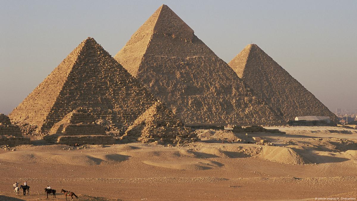 Egypt Casts Doubt On Naked Pyramid Video Dw