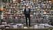 Frankreich Paris - Karl Lagerfeld posiert in seinem Studio Frankreich Paris - Karl Lagerfeld posiert in seinem Studio