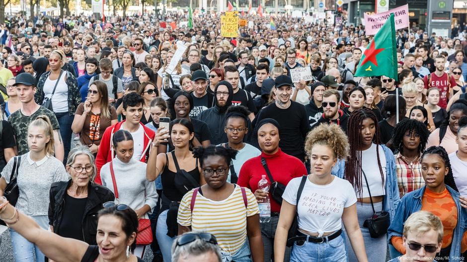 Thousands Protest In Hamburg Against Xenophobia Dw 09 06 2018