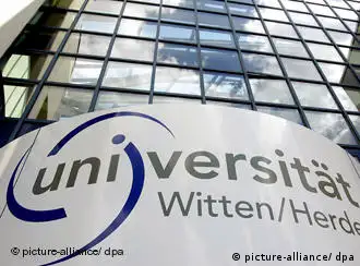 德国第一所私立大学1983年在维藤－黑尔德克创建